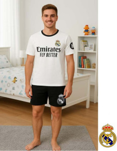 Pijama oficial del Real Madrid de manga corta y pantalón negro para adulto puesto de frente