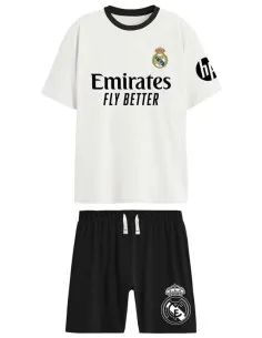Pijama oficial del Real Madrid de manga corta y pantalón negro para adulto puesto de frente 2